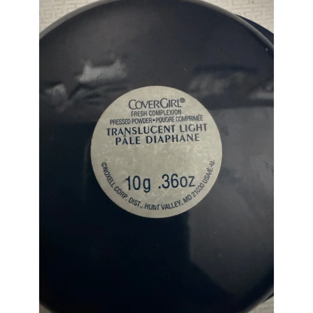 CoverGirl Fresh Complexion Pressed Powder‎ Translucent Light Compact